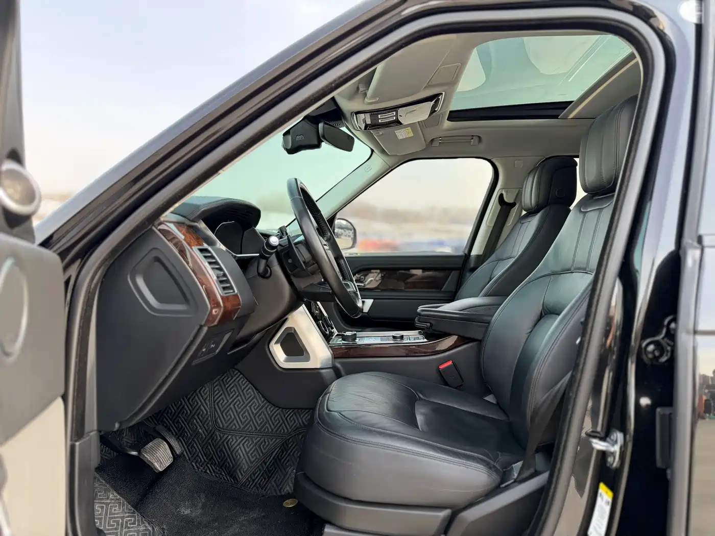 Land Rover Range Rover 2020 3.0 L6 Shengshi Edition фото 4