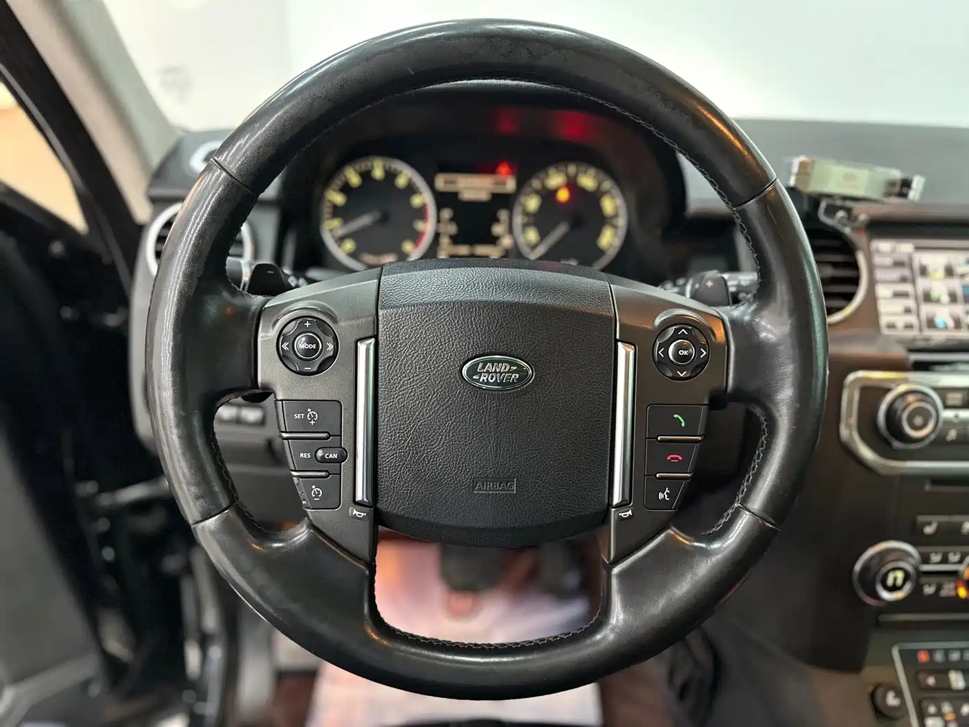 Land Rover Discovery 2015 3.0 SC V6 HSE фото 9