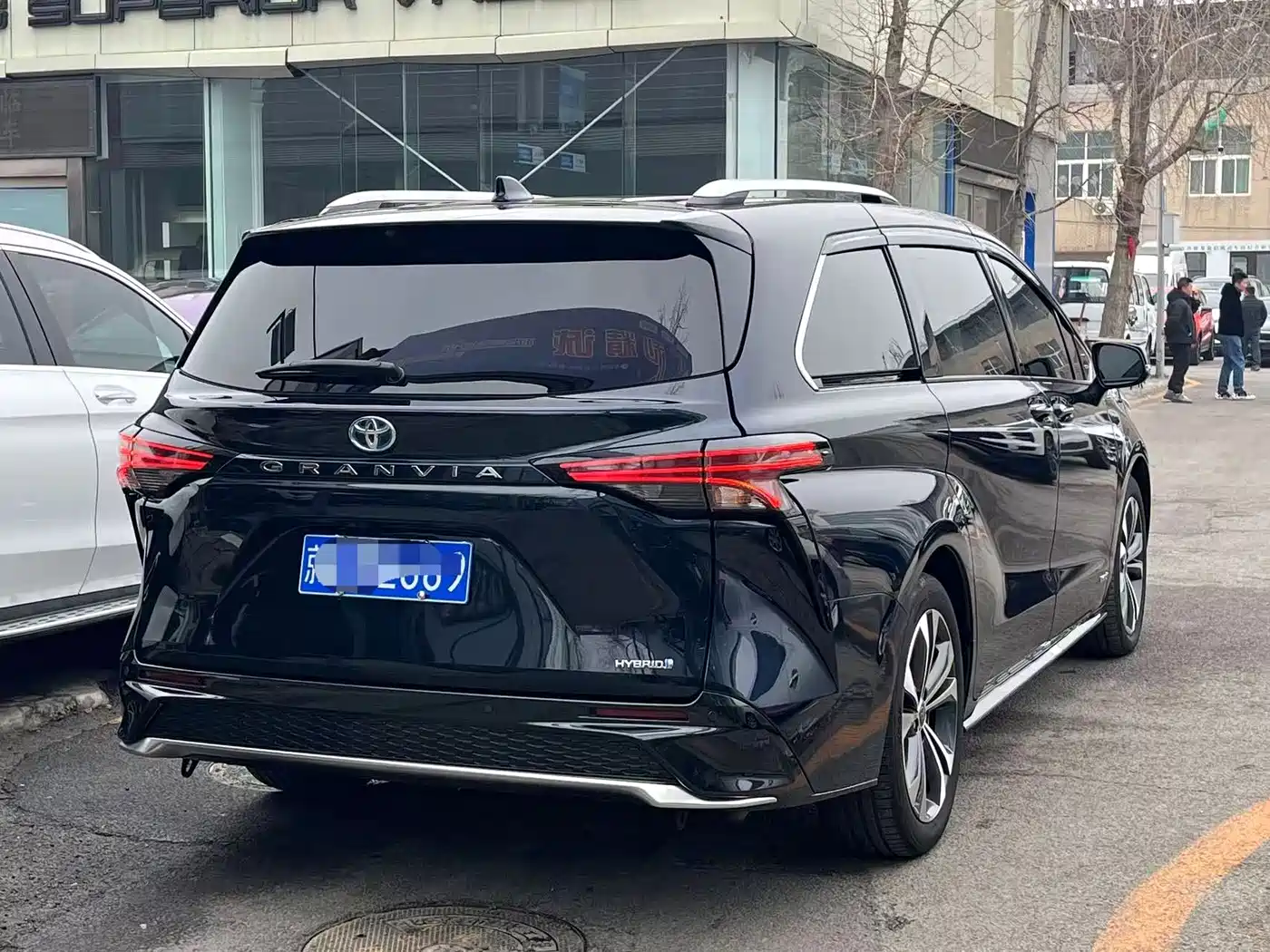 Toyota Granvia 2022 Model Year 2.5L Hybrid Flagship Edition фото 6