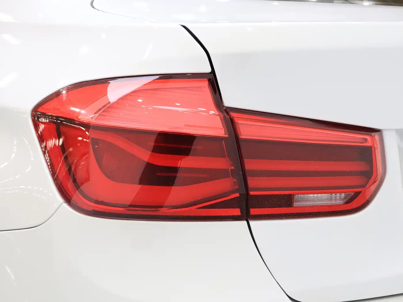 BMW 3 Series 2018 318Li фото 13