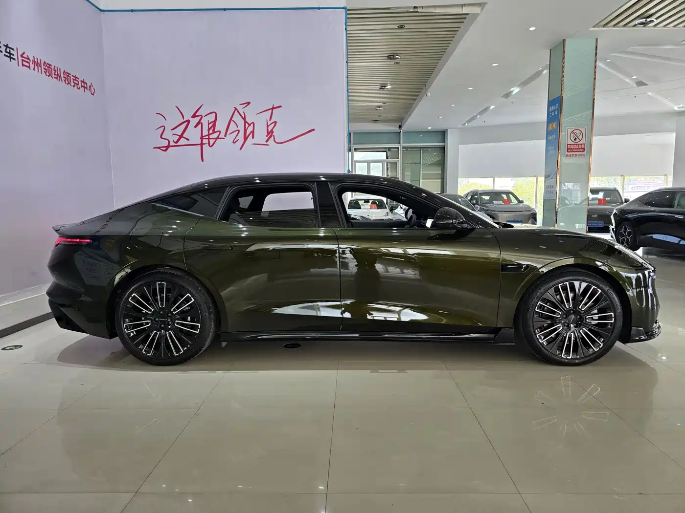 Lynk & Co 10 EM-P 2025 Facelift 240 AWD Ultra Sport Edition фото 2