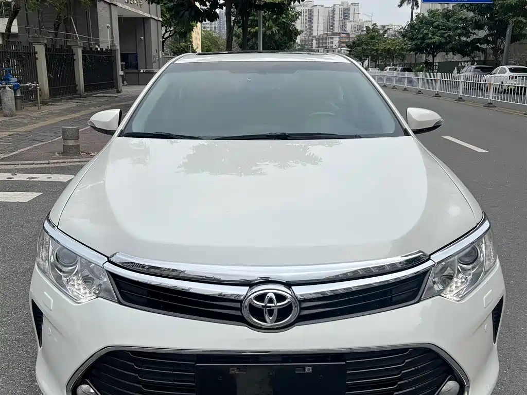 Toyota Camry 2016 2.5G 10th Anniversary Luxury Navigation Edition фото 14