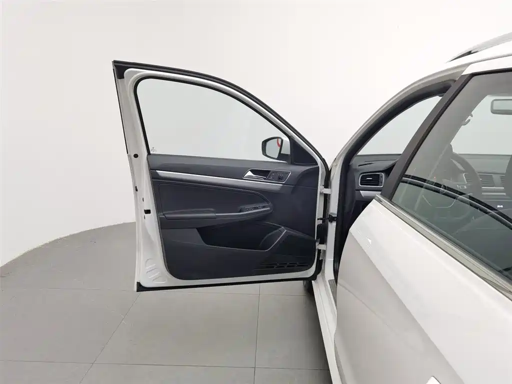 Volkswagen Lavida Tour 2017 180TSI DSG Comfort Edition фото 8