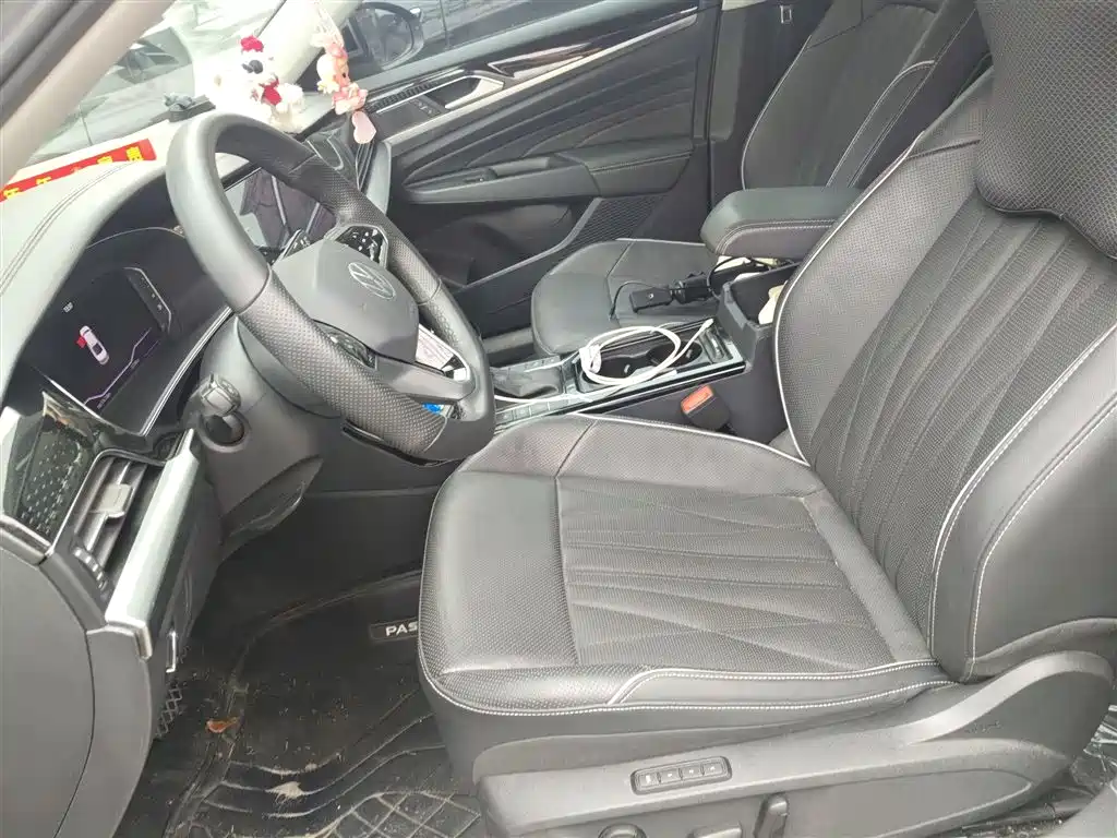 Volkswagen Passat 2022 330TSI Starlight Luxury Edition фото 11