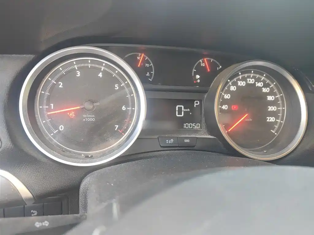 Peugeot 408 2016 1.6T Automatic Luxury Edition фото 4