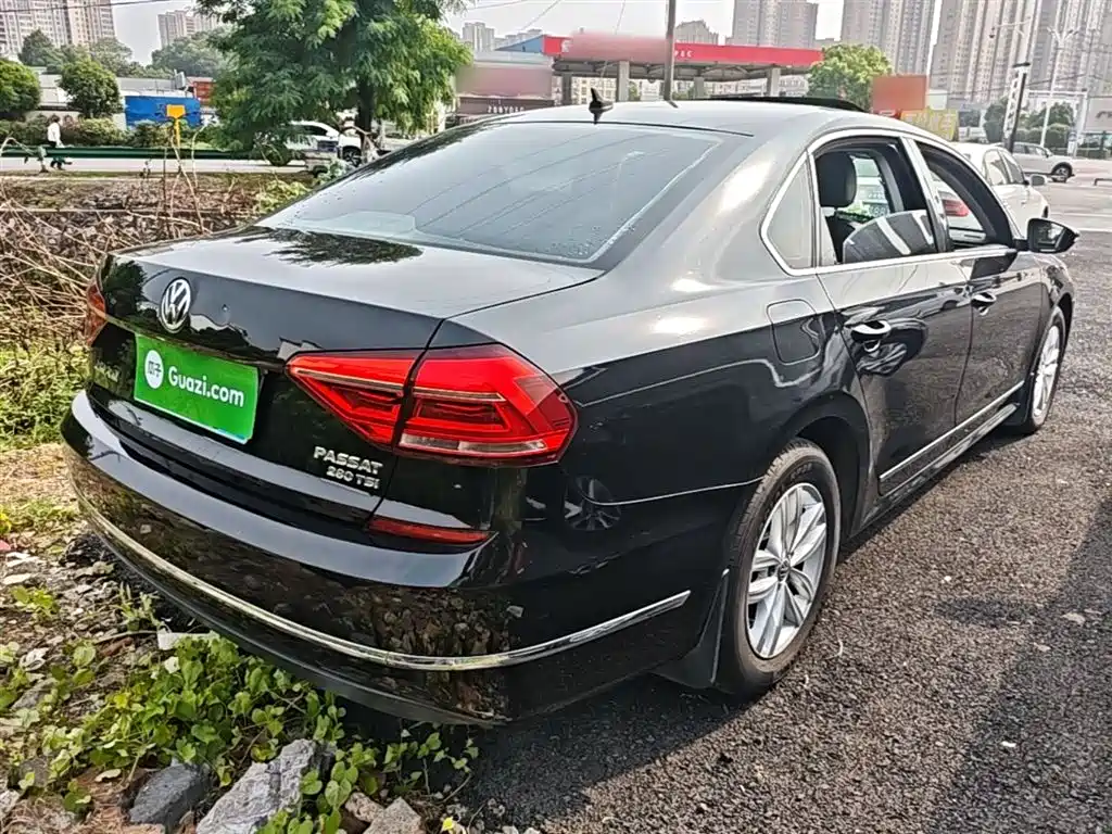 Volkswagen Passat 2016 280TSI DSG Honor Edition фото 7