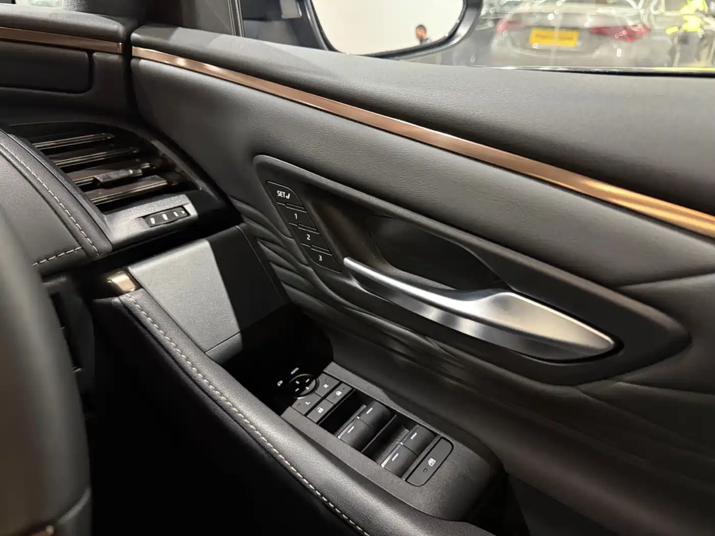 Toyota Alphard 2025 Hybrid 2.5L Prestige Gold Edition фото 12