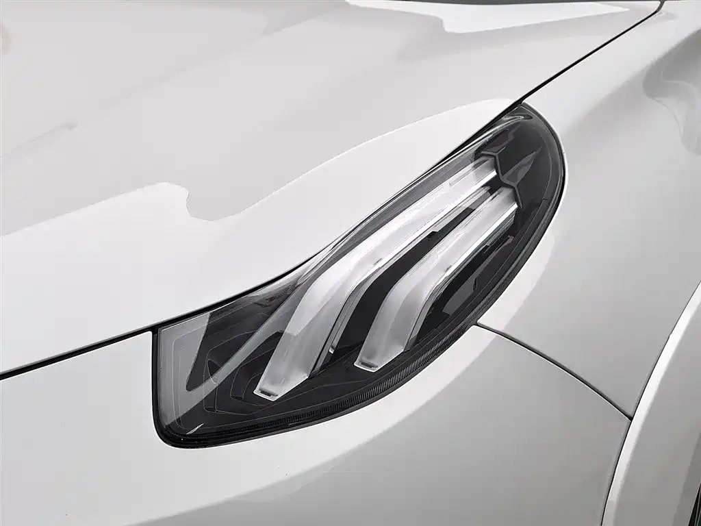 Lynk & Co 02 Hatchback 2022 2.0TD Pro фото 7