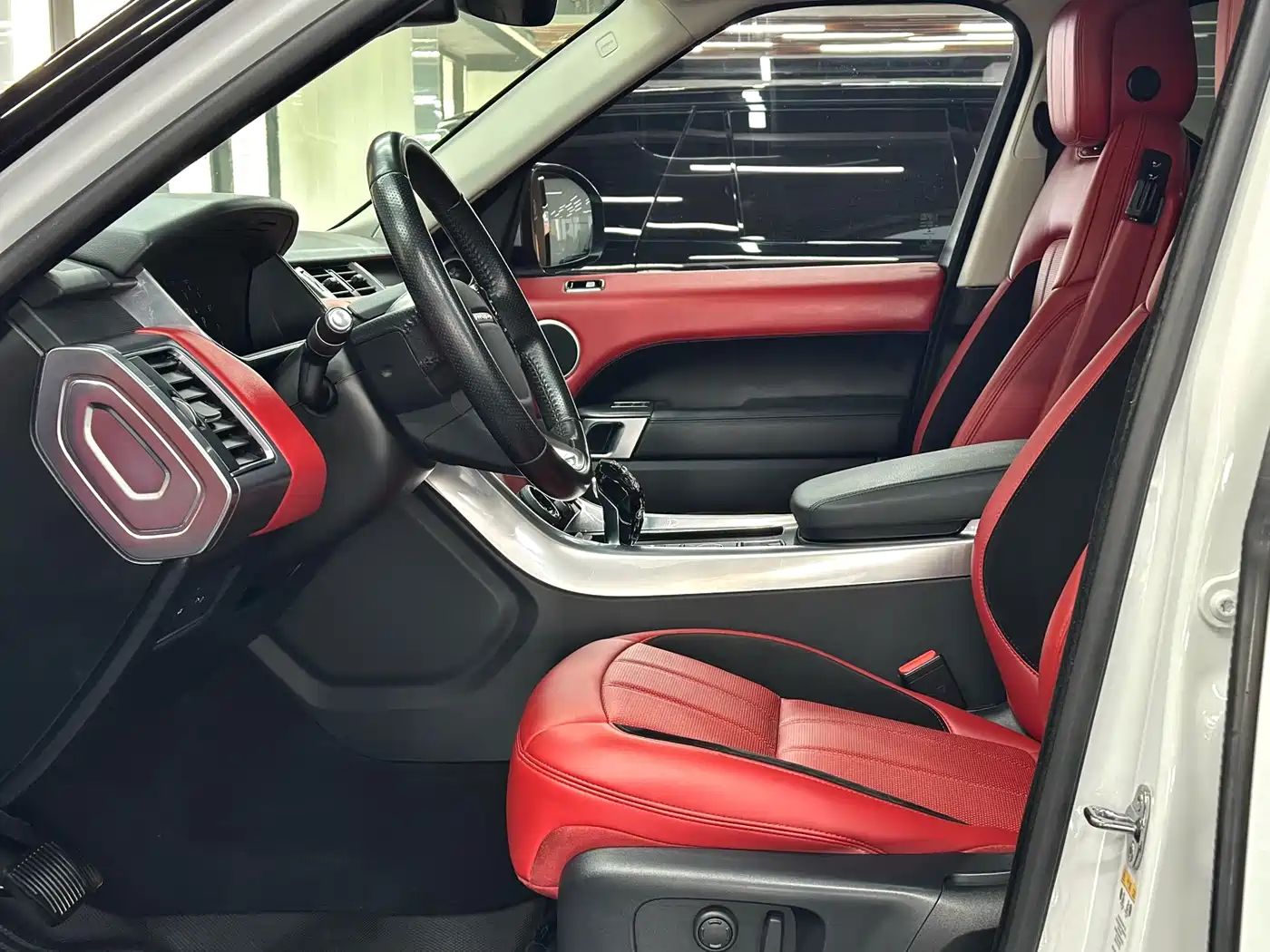 Land Rover Range Rover Sport 2019 3.0 SC V6 Special Edition фото 4