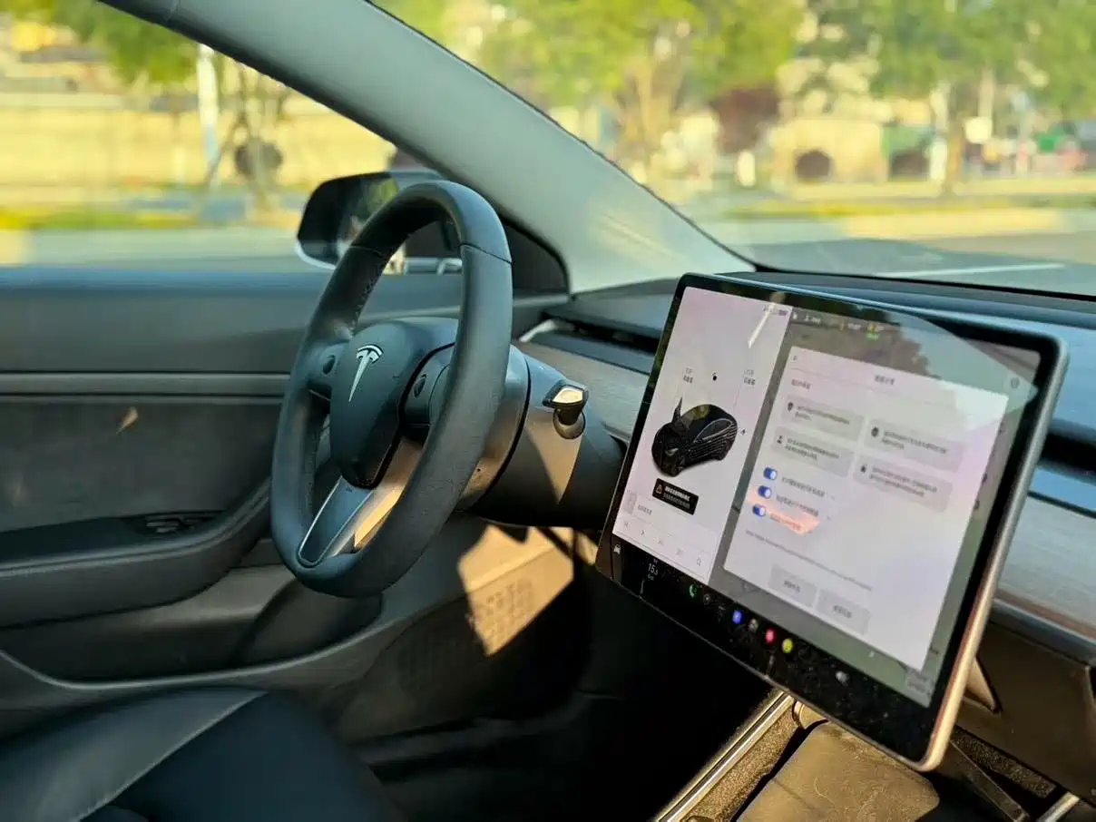 TESLA MODEL 3