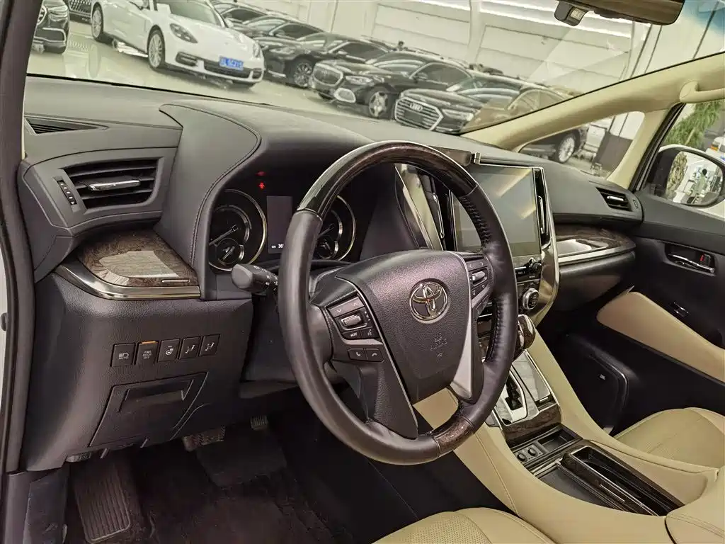 Toyota Vellfire 2021 Crown Hybrid 2.5L HV Supreme Edition фото 9