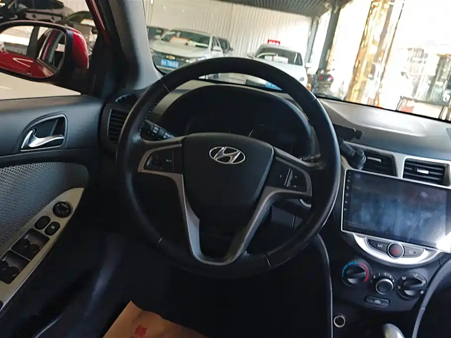 Hyundai Reina 2014 Model 1.6L Automatic TOP фото 15
