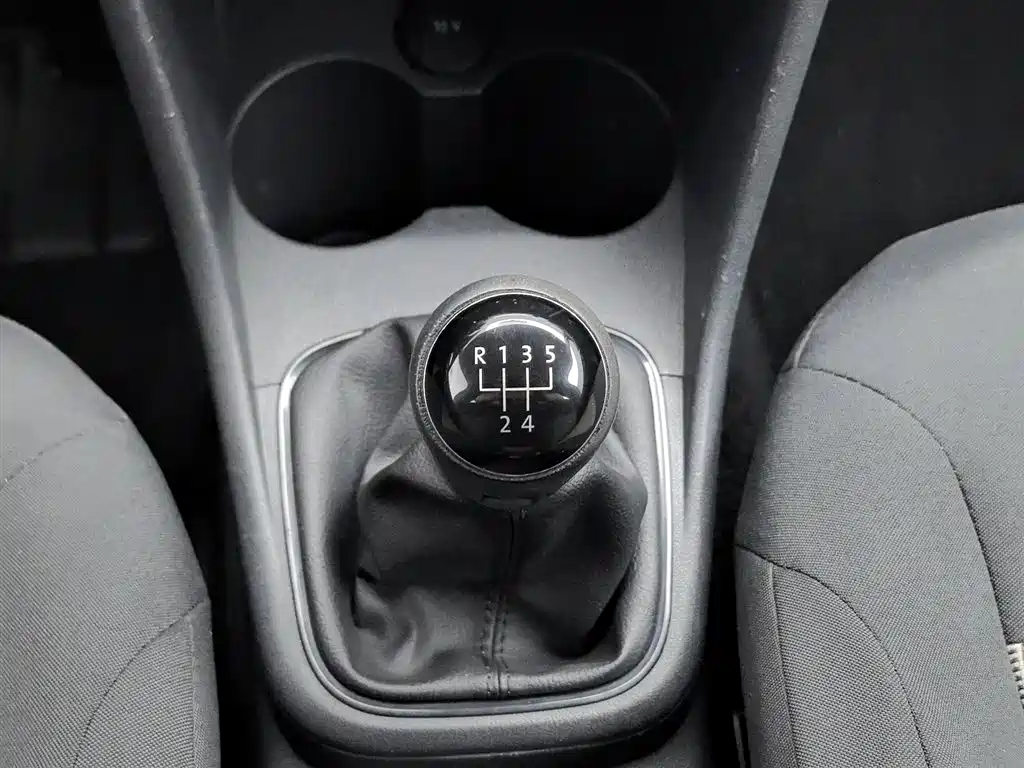 Volkswagen Polo 2018 1.5L Manual Safe Drive фото 13
