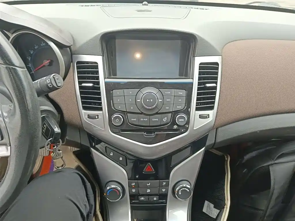 Chevrolet Cruze 2013 Hatchback 1.6L Manual Luxury фото 13