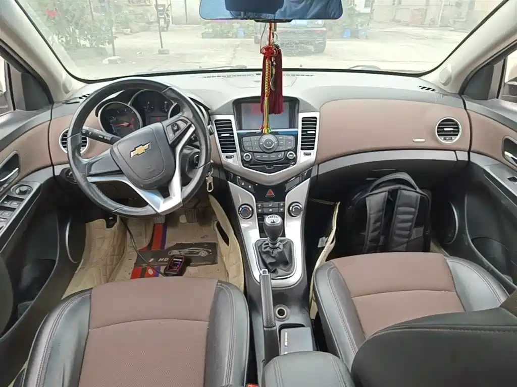 Chevrolet Cruze 2013 Hatchback 1.6L Manual Luxury фото 10