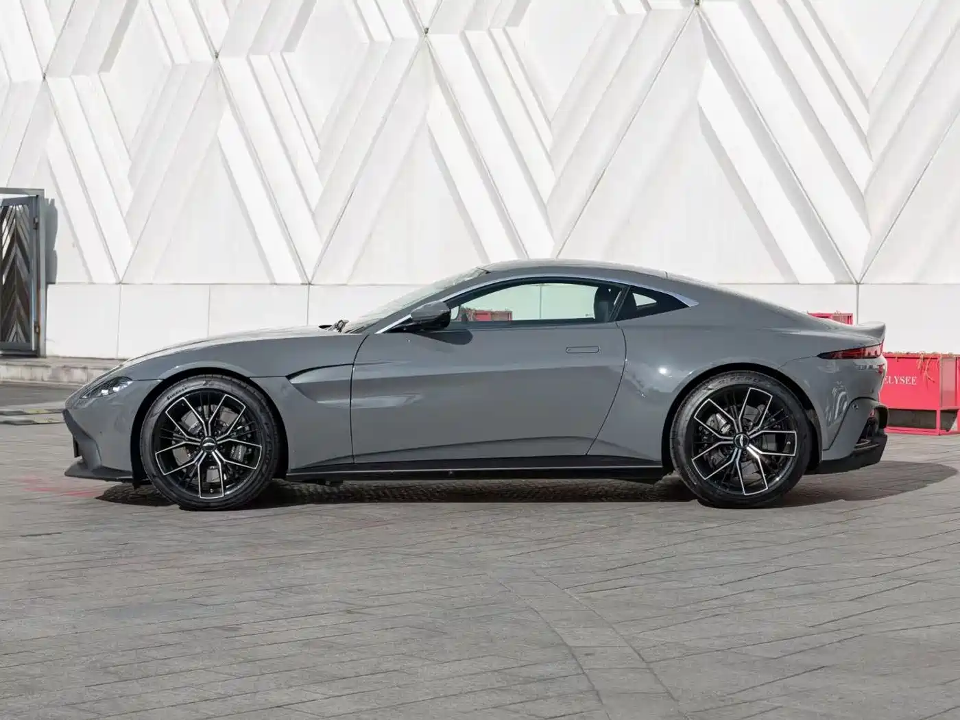 Aston Martin V8 Vantage 2022 2020 4.0T V8 Coupe