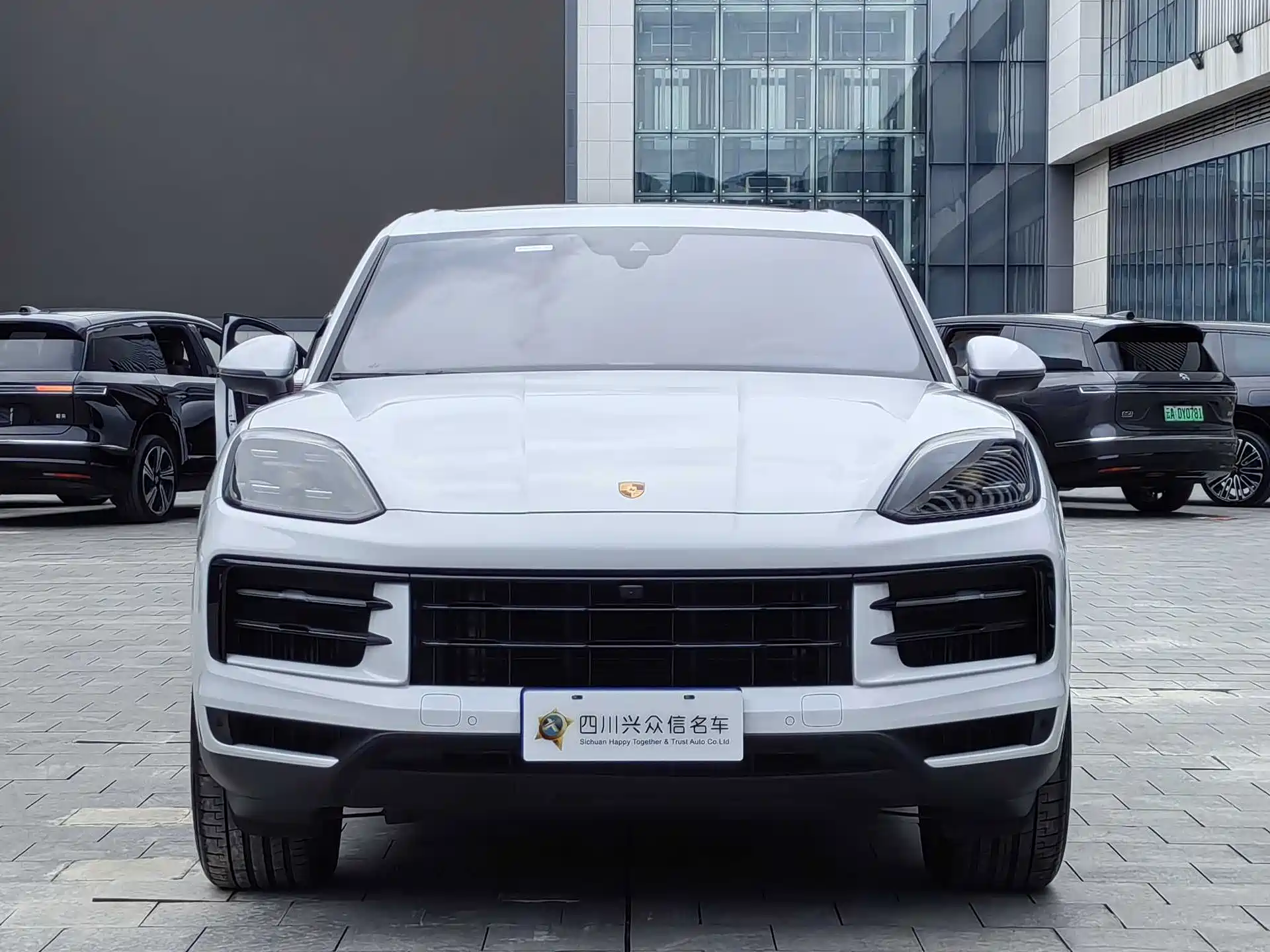 Photo 2 - Porsche Cayenne