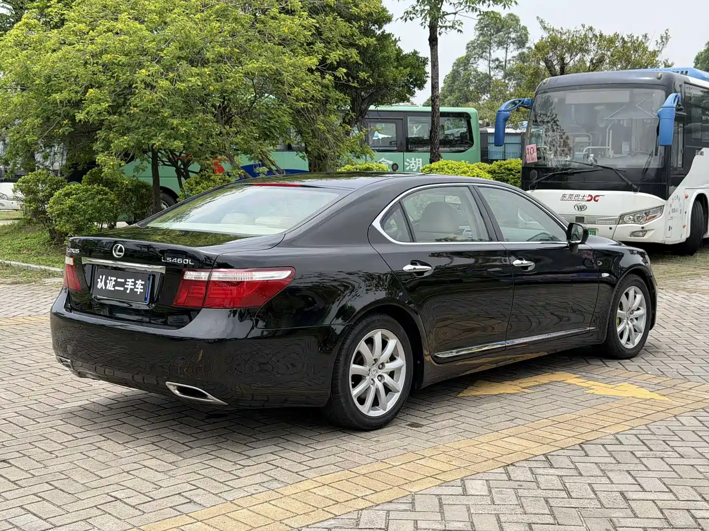 Фото 11 - Lexus LS