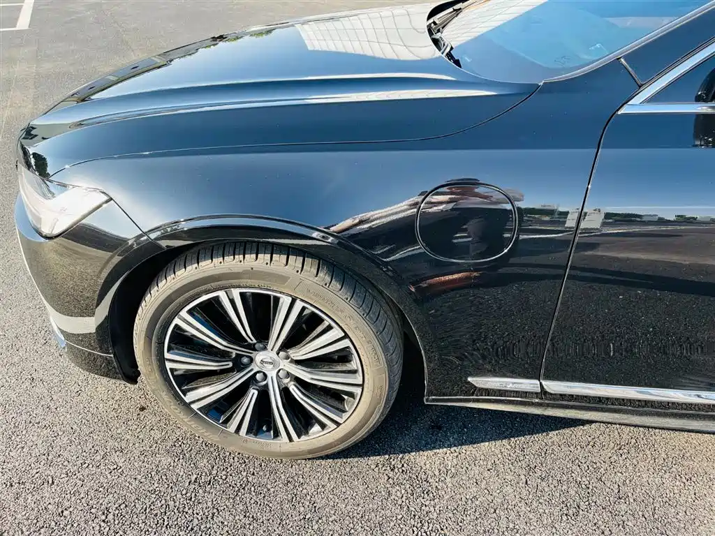 VOLVO S90 PLUG-IN HYBRID
