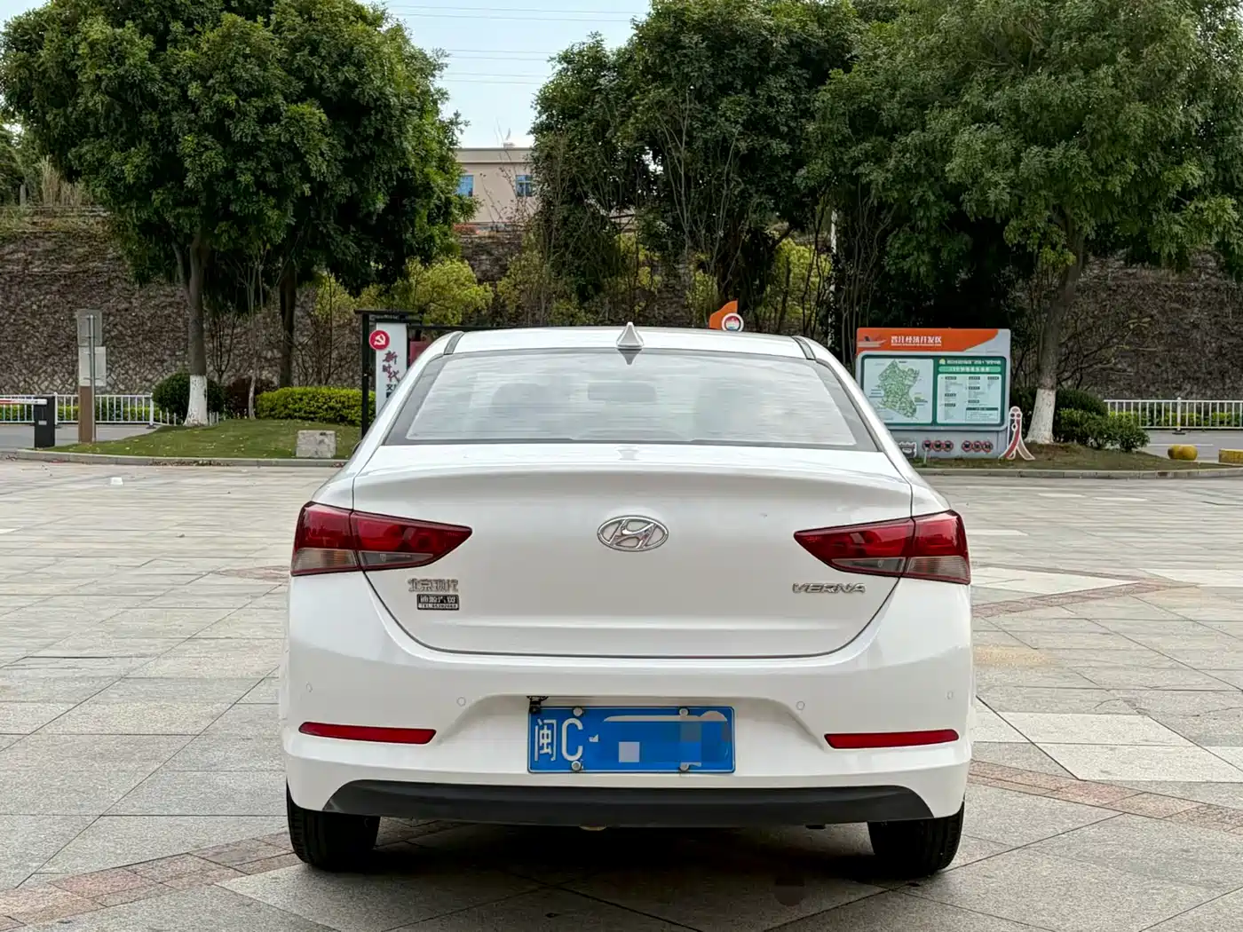 Hyundai Verna 2016 1.4L Manual Cool Edition GLS фото 8
