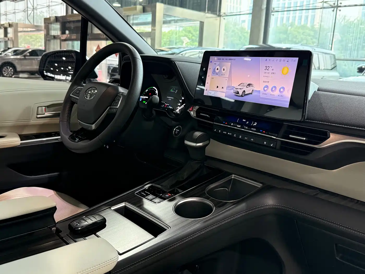 Toyota Sienna 2024 2.5L Hybrid 4WD Premium Edition фото 9