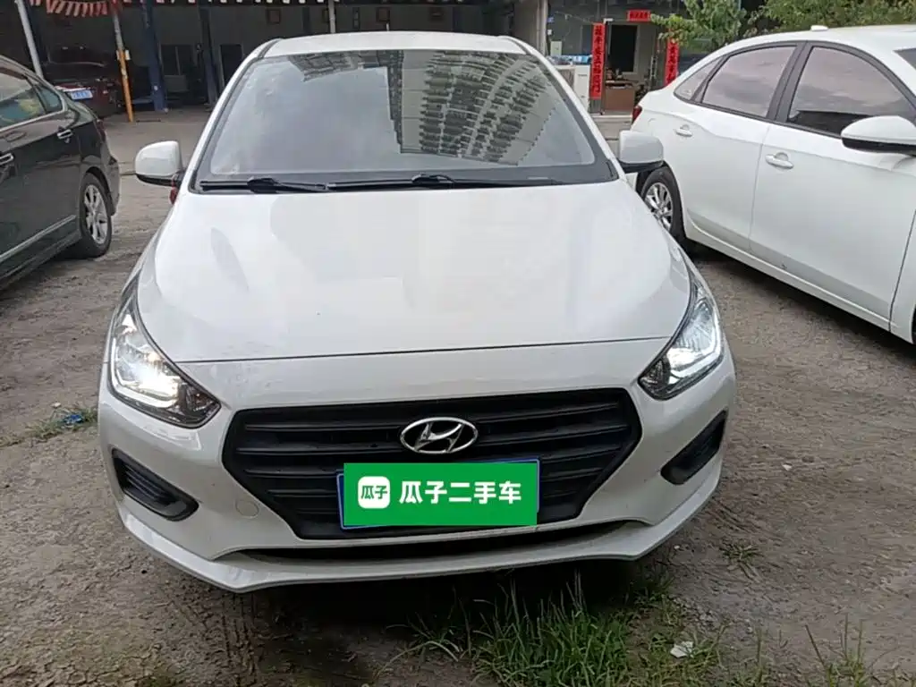 Hyundai Verna 2017 1.4L Manual Renewal Edition China VI фото 3