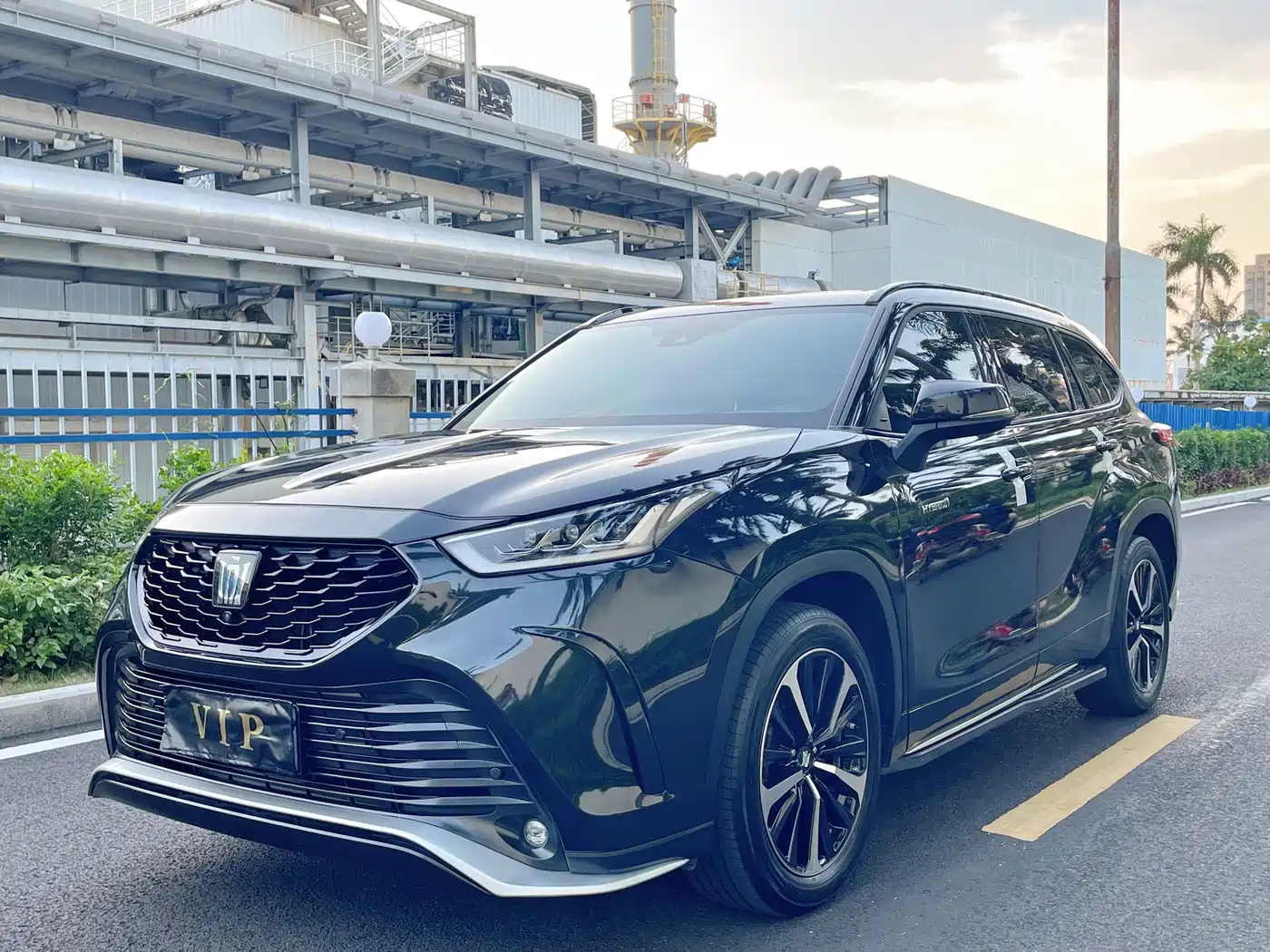 Toyota Crown Kluger 2023 2.5L HEV AWD Premium Edition фото 2