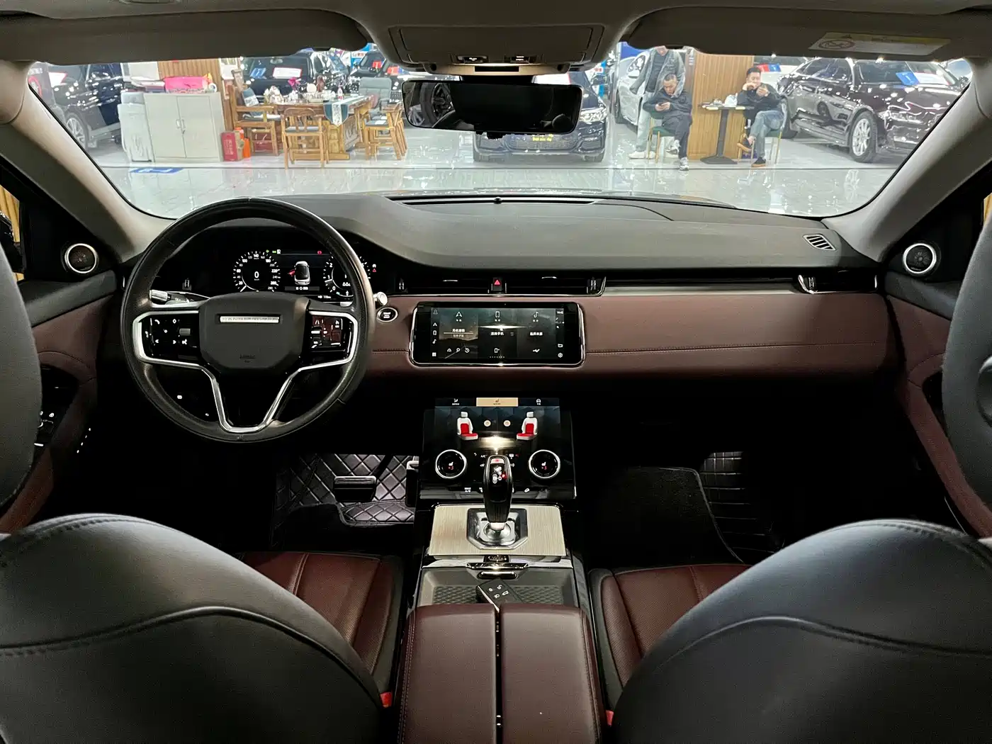 Land Rover Range Rover Evoque 2022 Range Rover Evoque L 249PS R-Dynamic Luxury Edition фото 12