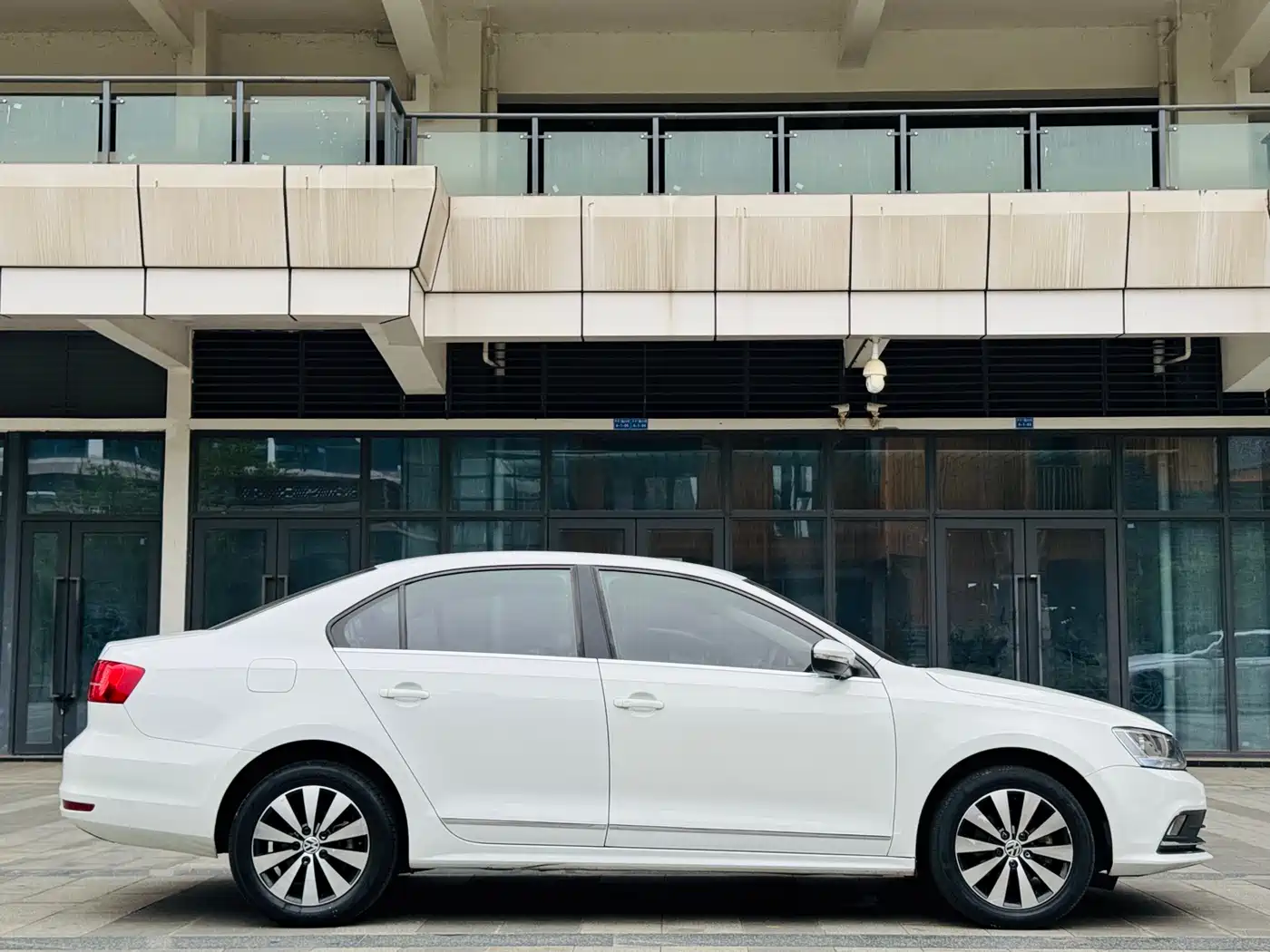 Volkswagen Sagitar 2018 1.6L Automatic Comfort фото 5