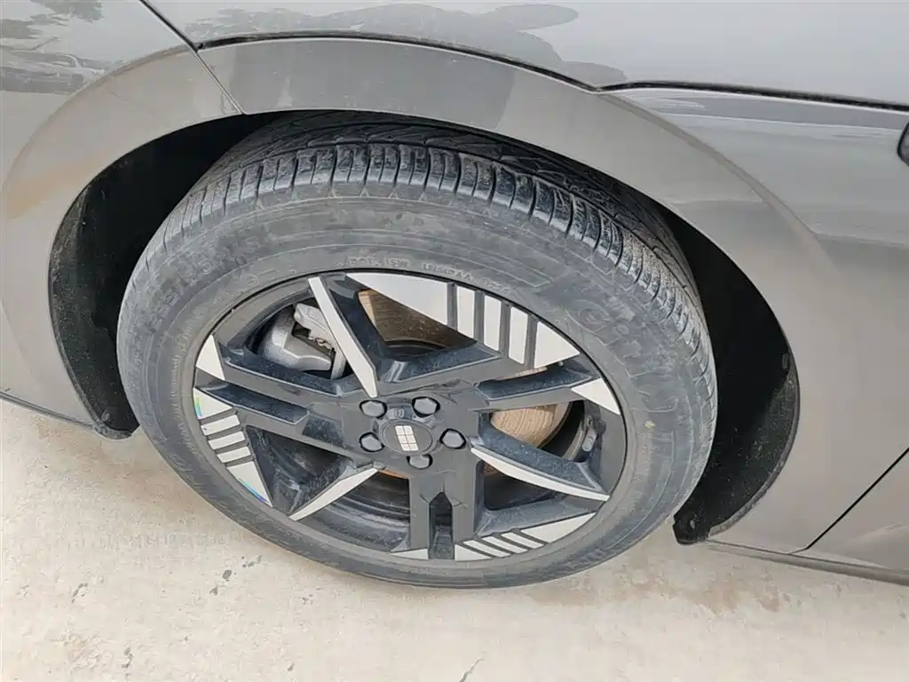 Geely Galaxy Galaxy E8 2024 Model 550km RWD Soaring Dragon Edition фото 23