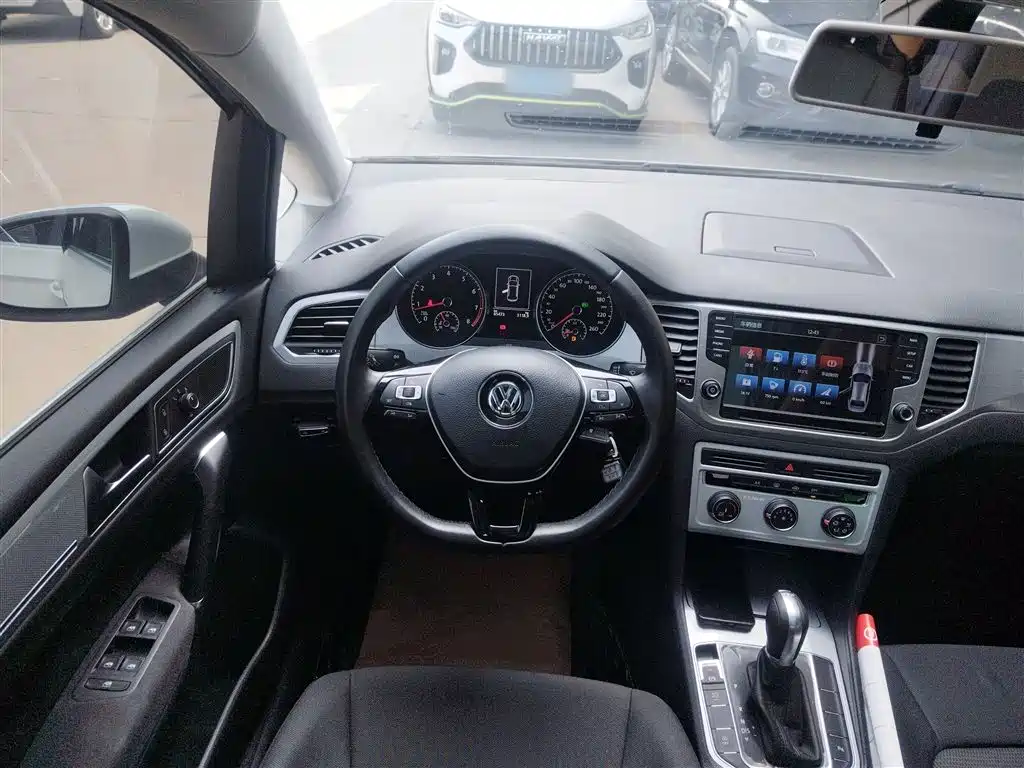 Volkswagen Golf Sportsvan 2016 230TSI Automatic Progressive фото 11