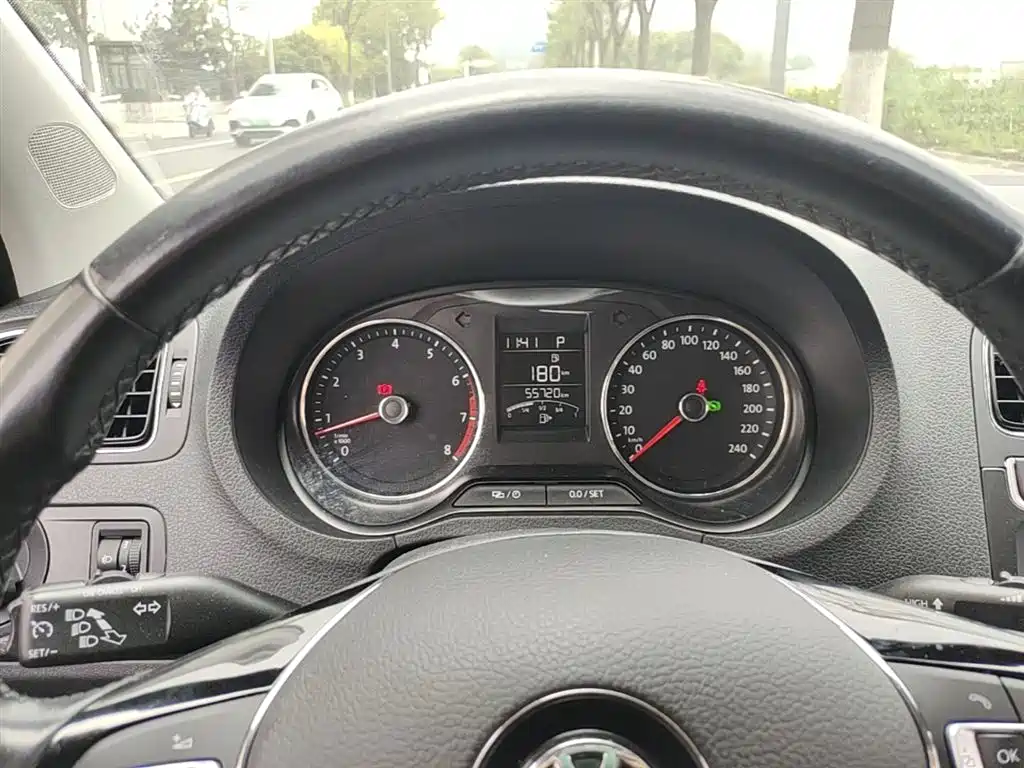 Volkswagen Polo 2016 1.6L Automatic Comfort фото 12