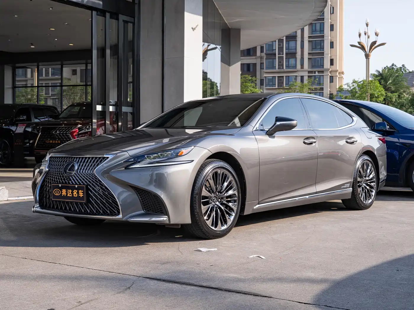 Lexus LS 2018 500h Luxury Edition China V