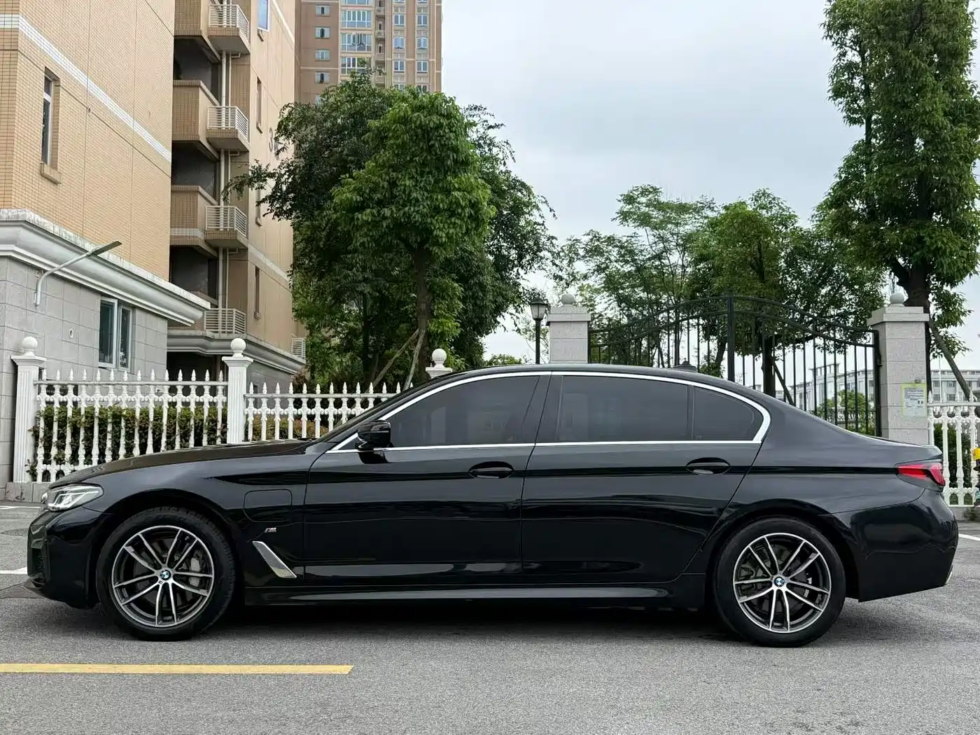 BMW 5 Series New Energy 2021 535Le M Sport Package фото 4