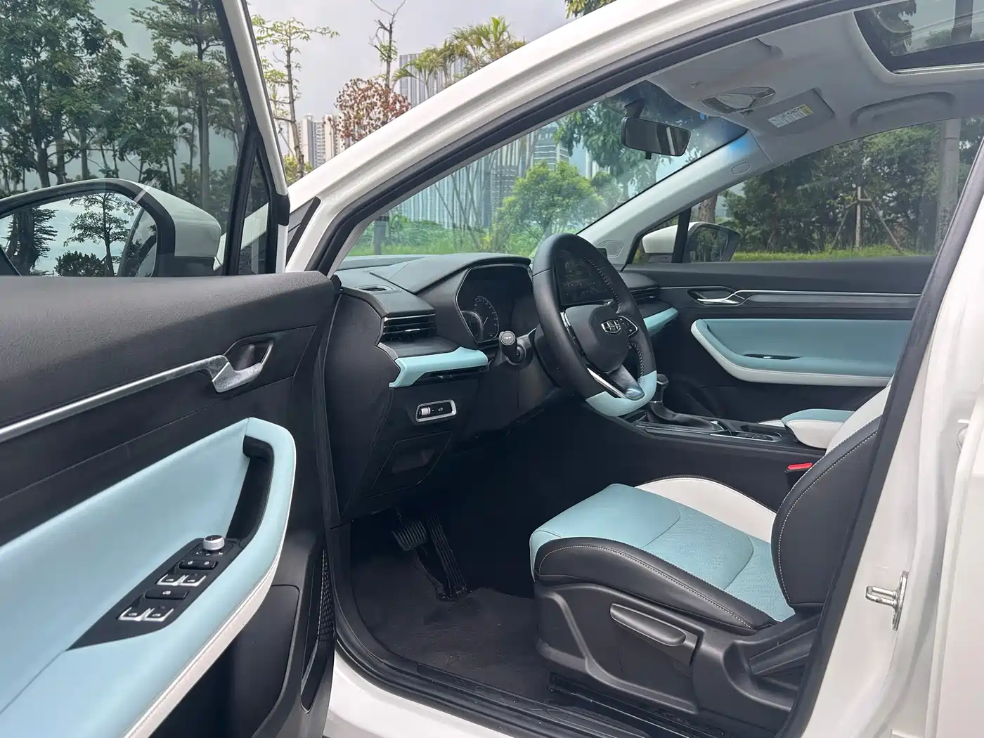 Geely Emgrand S 2022 2022 1.4T CVT Crossover Player