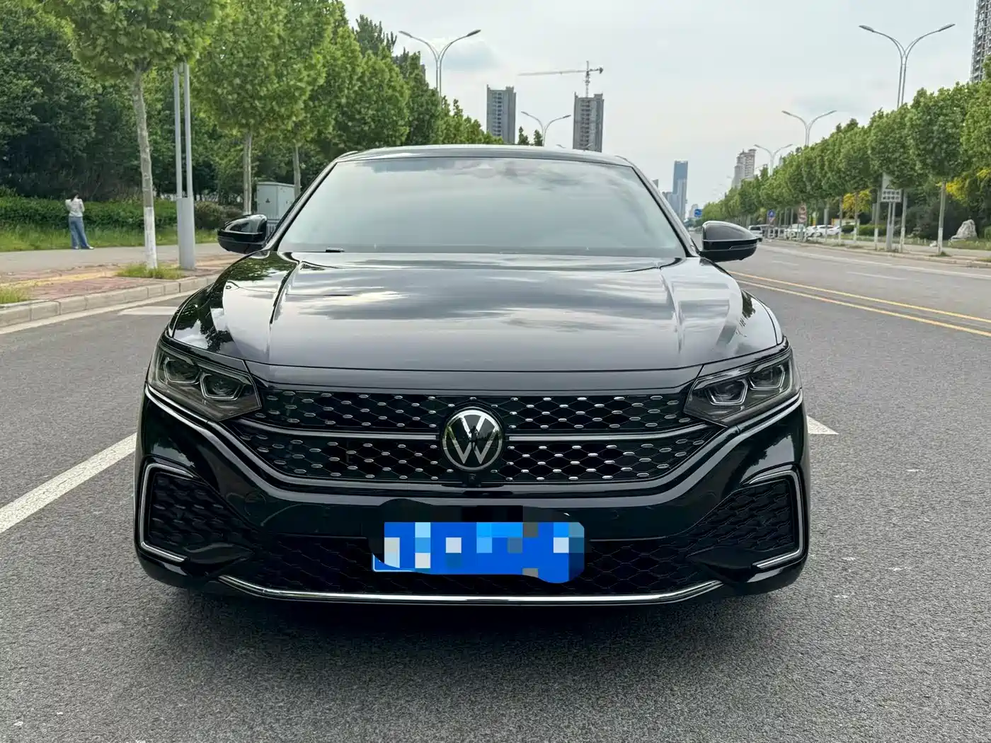 Volkswagen Passat 2024 380TSI Starlight Luxury Edition фото 3