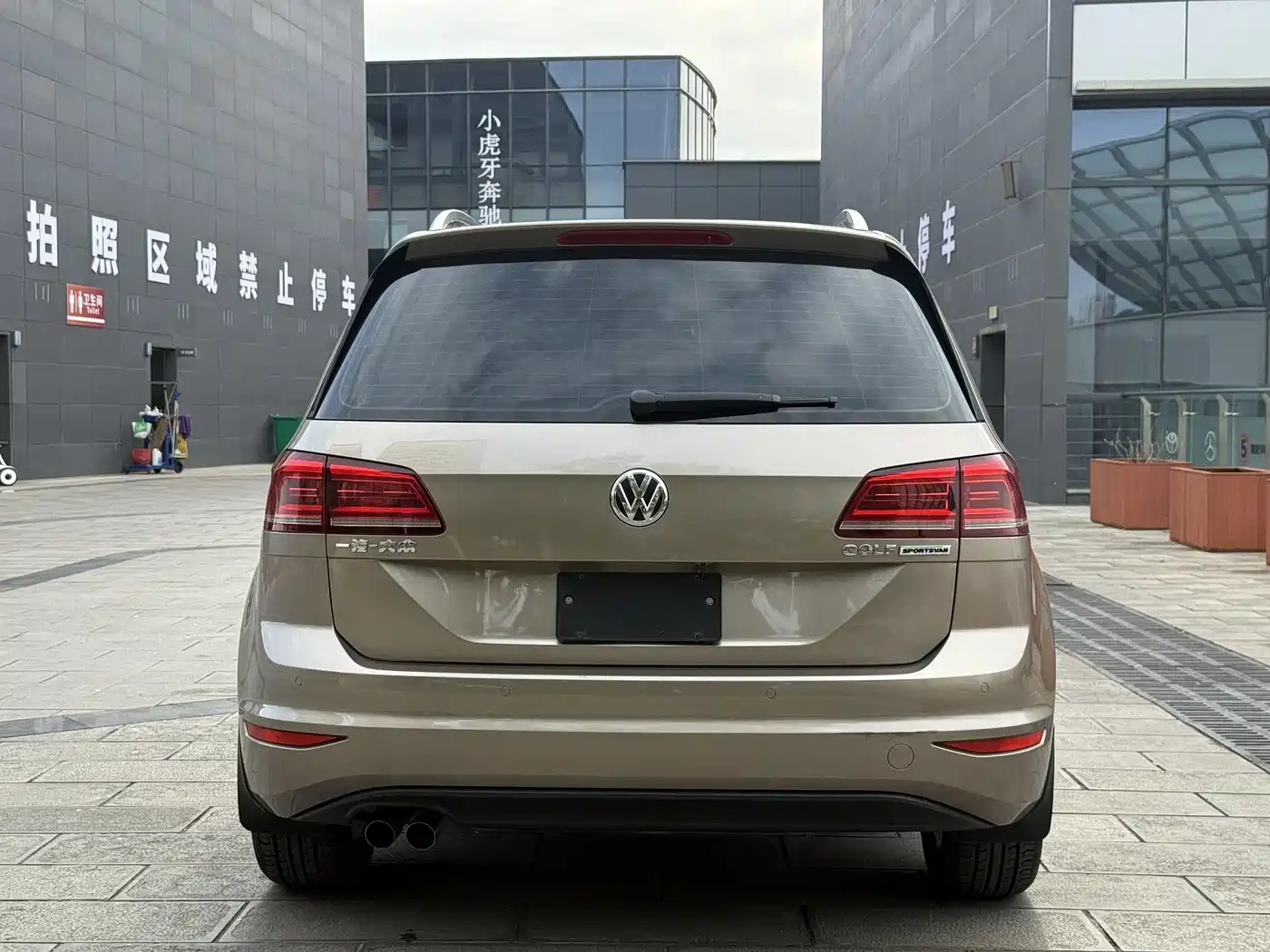 Volkswagen Golf Sportsvan 2016 230TSI Automatic Progressive фото 5