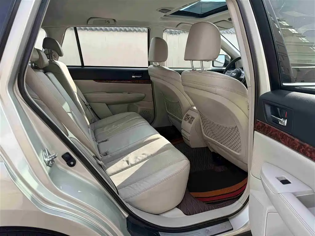 Subaru Outback 2010 2.5i Luxury Navigation фото 10
