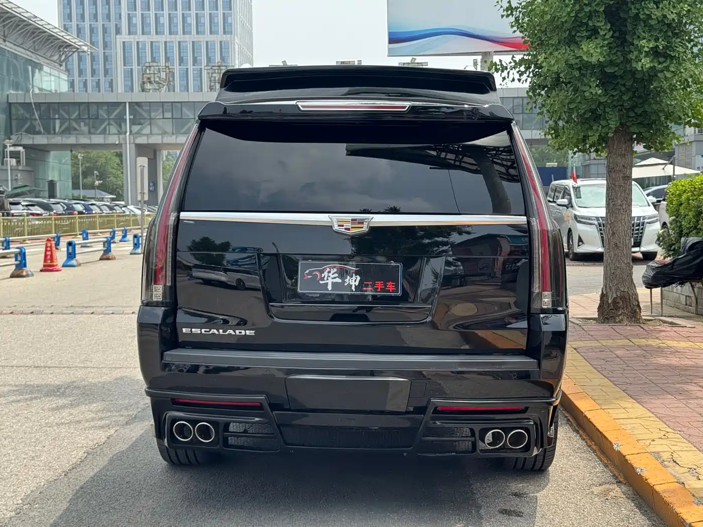 Cadillac Escalade 2017 6.2L ESV Platinum Extended фото 16