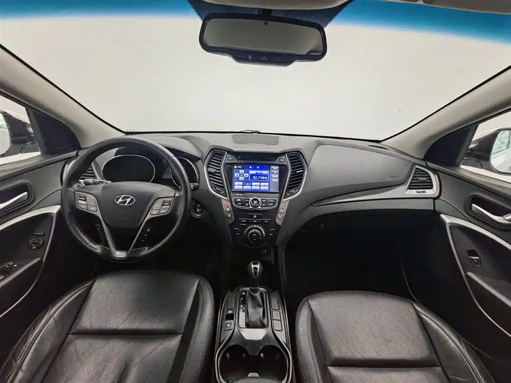 Hyundai Santa Fe 2015 2.0T Automatic 2WD Smart 5-Seater фото 5