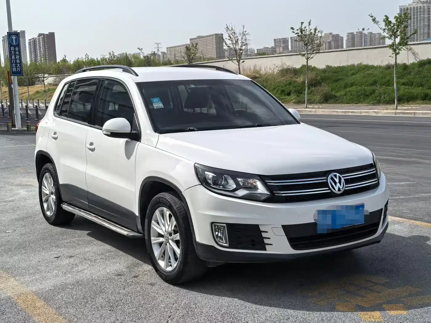 VOLKSWAGEN TIGUAN