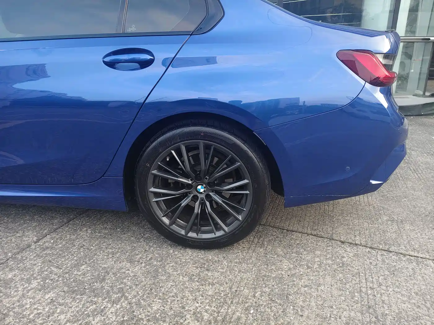 BMW 3 Series 2022 325Li M Sport Shadow Edition фото 14