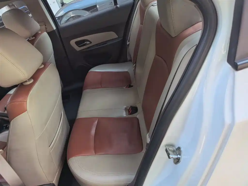 Chevrolet Cruze 2015 1.5L Classic SE MT фото 17