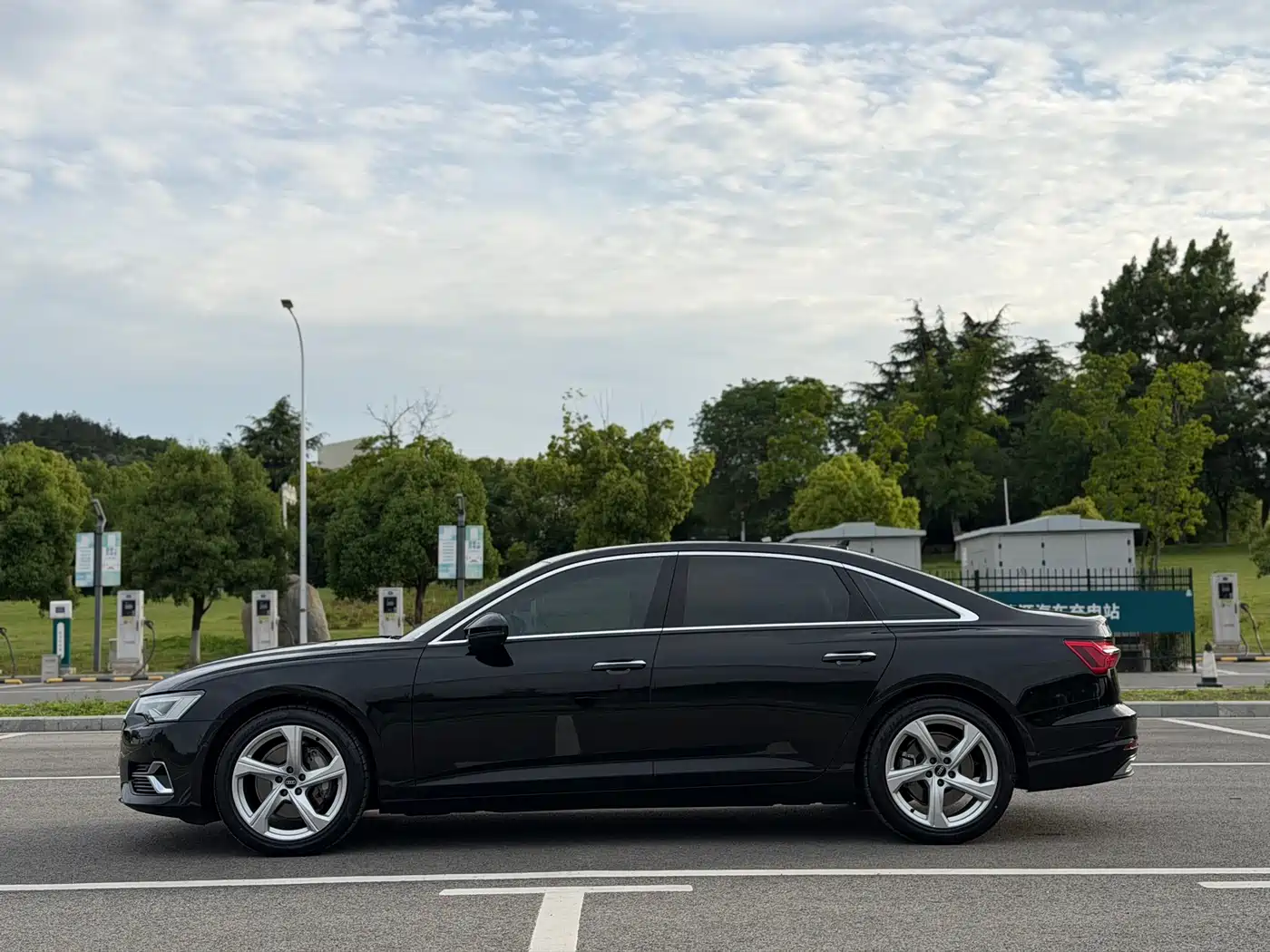 Audi A6L 2023 45 TFSI quattro Premium Elegance фото 4