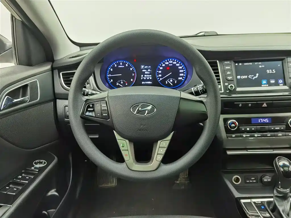 Hyundai Mistra 2016 1.8L Automatic Smart GLS фото 11