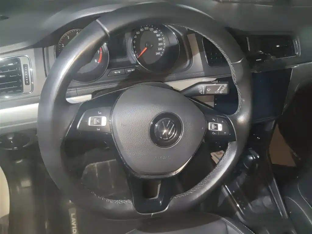 Volkswagen Lavida Tour 2017 180TSI DSG Comfort Edition фото 3