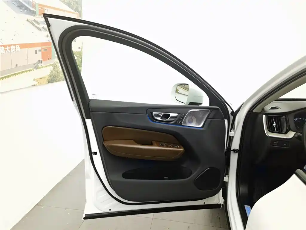 Volvo XC60 2020 T5 AWD Inscription Luxury Edition фото 8