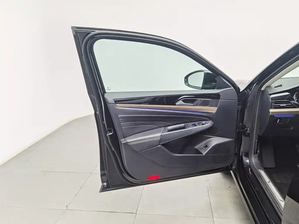 Фото 8 - Volkswagen Passat