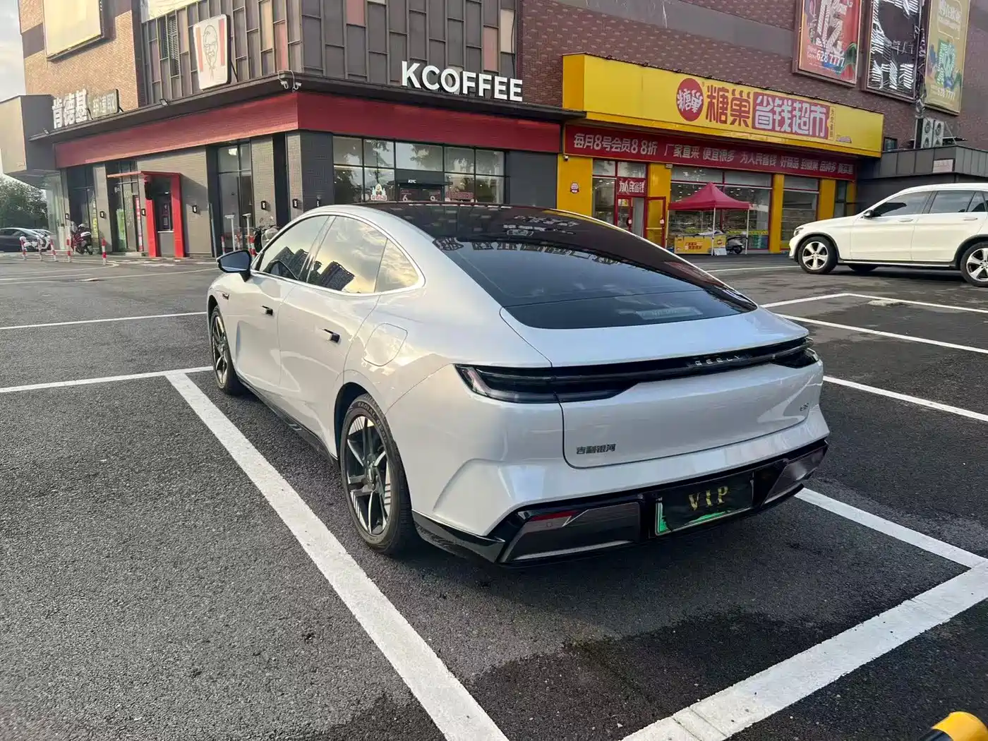 Geely Galaxy Galaxy E8 2024 2024 Model 550km RWD Soaring Dragon Edition