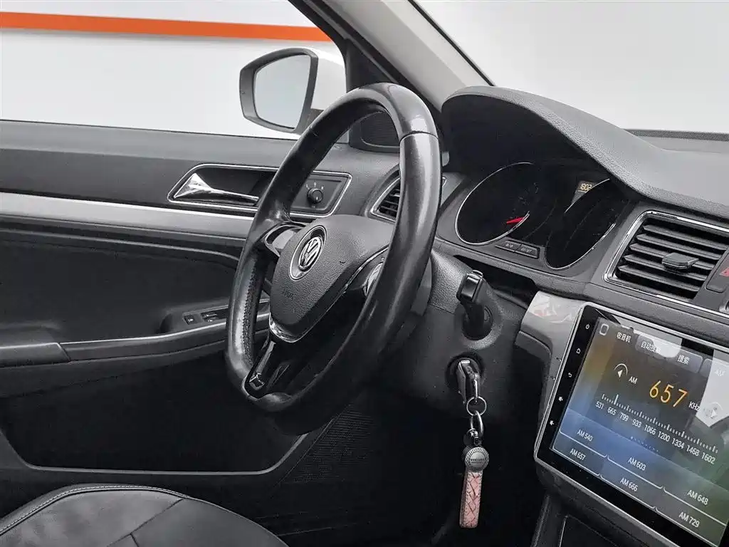 Volkswagen Lavida Tour 2015 1.6L Automatic Comfort Edition фото 22